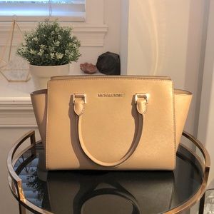 Michael Kors “SELMA” bag in med taupe saffiano leather